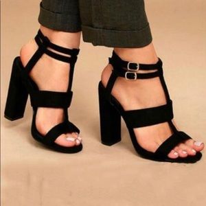 Black round toe chunky buckled Fashion high heels